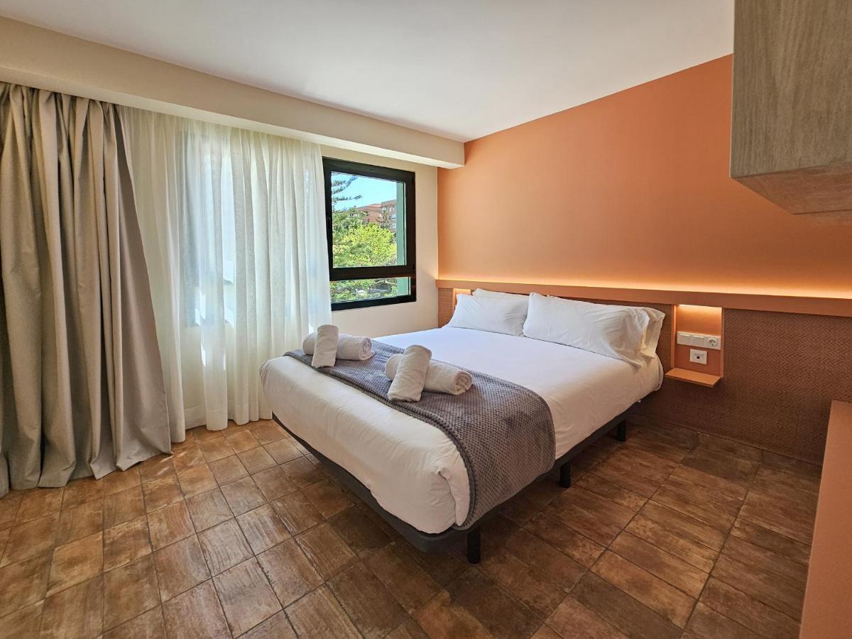Apartamentos Las Ciencias R Valencia Exteriör bild