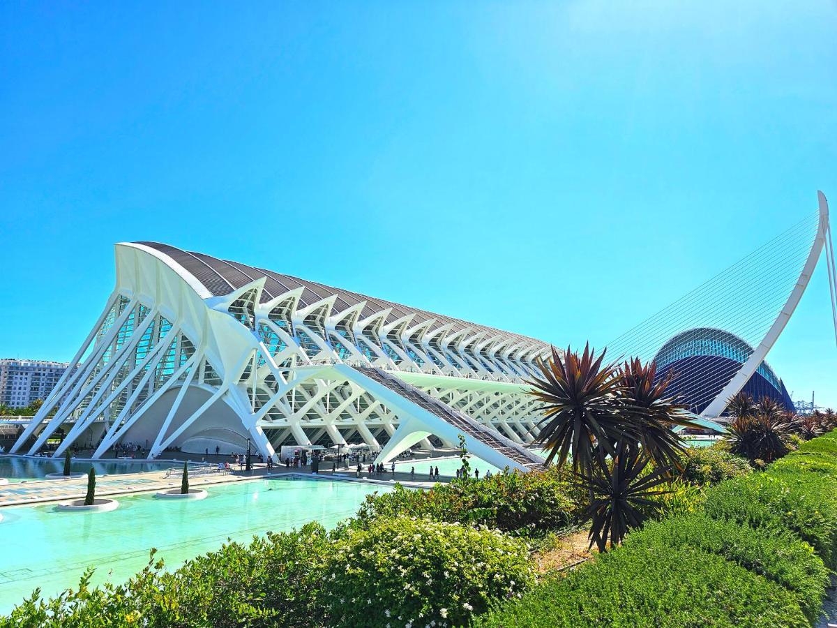 Apartamentos Las Ciencias R Valencia Exteriör bild