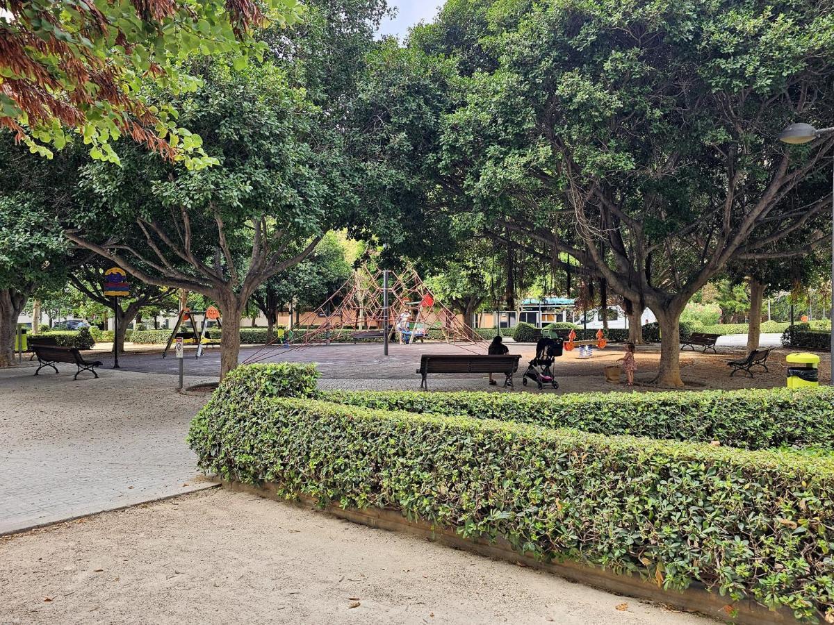Apartamentos Las Ciencias R Valencia Exteriör bild